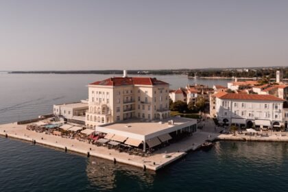 Das BO Hotel Palazzo in erster Meereslage im historischen Stadtkern von Poreč, Istrien.